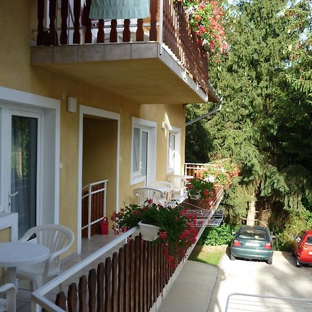 Attila Apartmanhaz Hotel เฮวิซ ภายนอก รูปภาพ