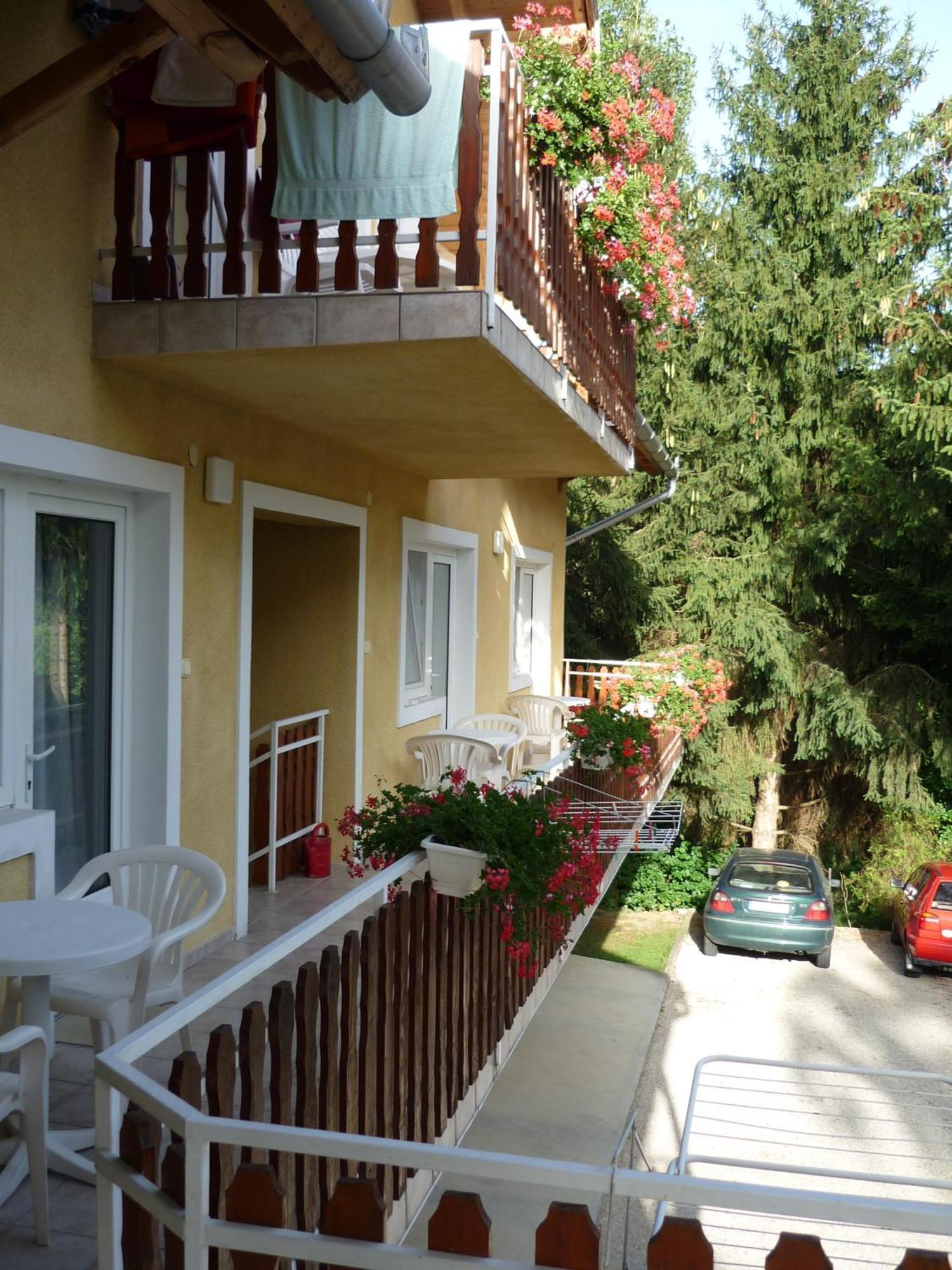 Attila Apartmanhaz Hotel เฮวิซ ภายนอก รูปภาพ