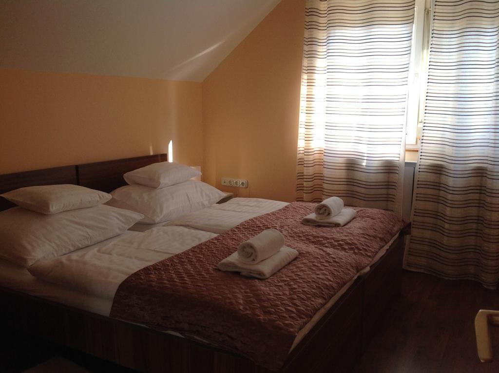 Attila Apartmanhaz Hotel เฮวิซ ห้อง รูปภาพ