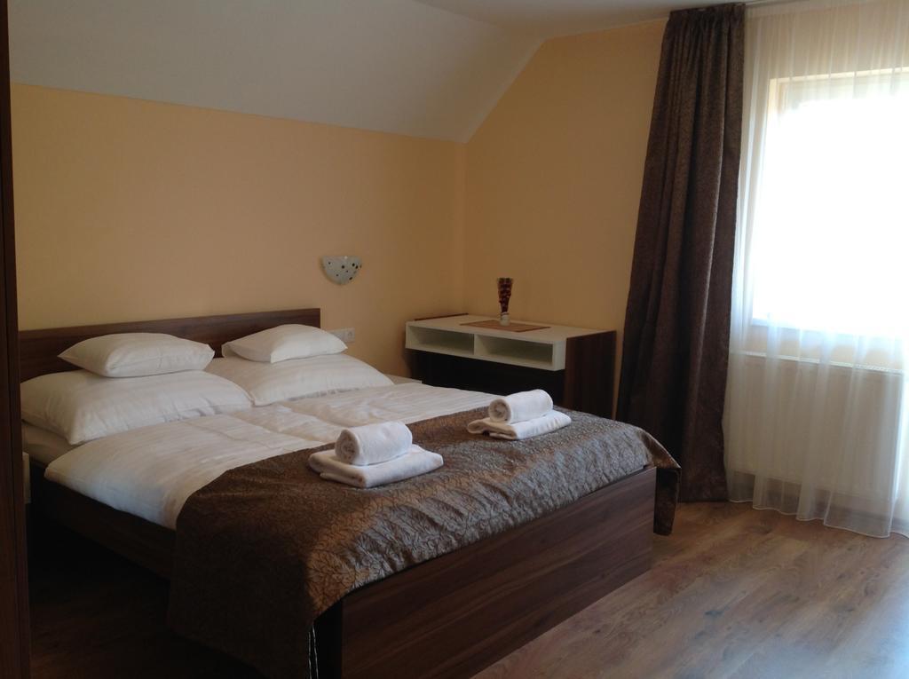 Attila Apartmanhaz Hotel เฮวิซ ห้อง รูปภาพ
