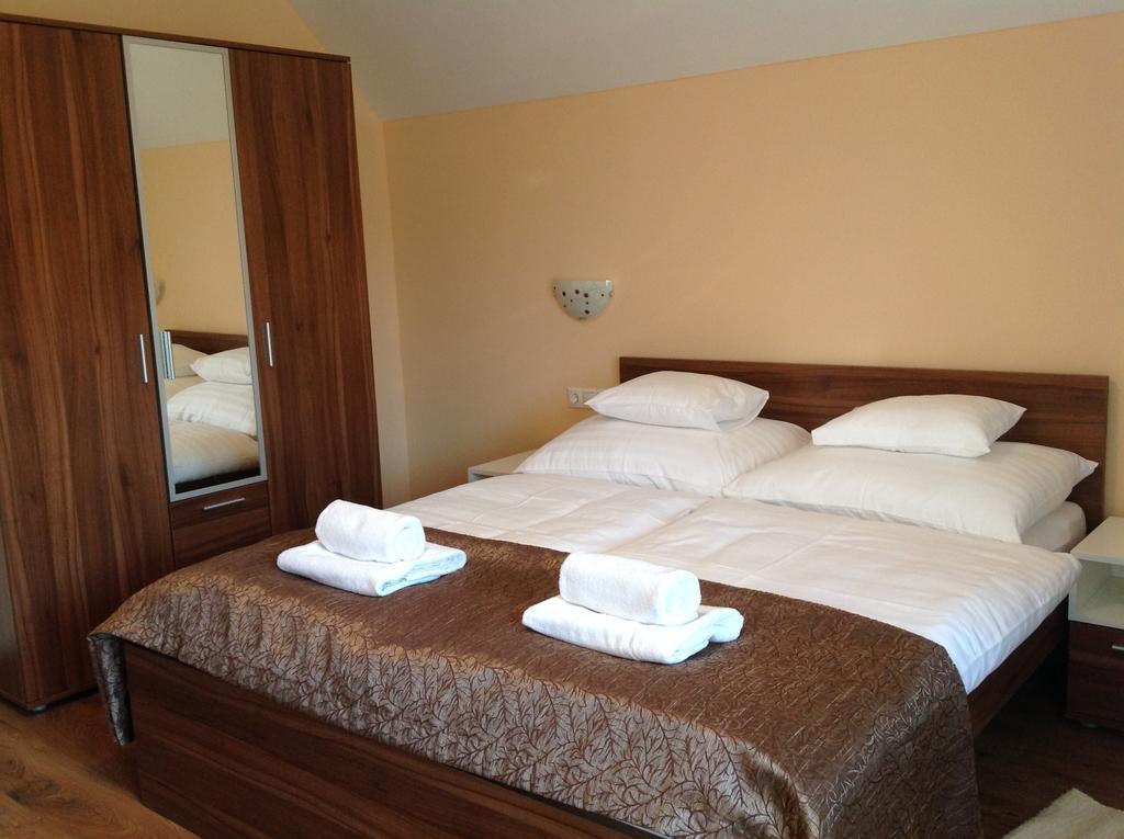 Attila Apartmanhaz Hotel เฮวิซ ห้อง รูปภาพ