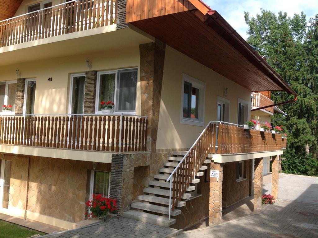 Attila Apartmanhaz Hotel เฮวิซ ภายนอก รูปภาพ